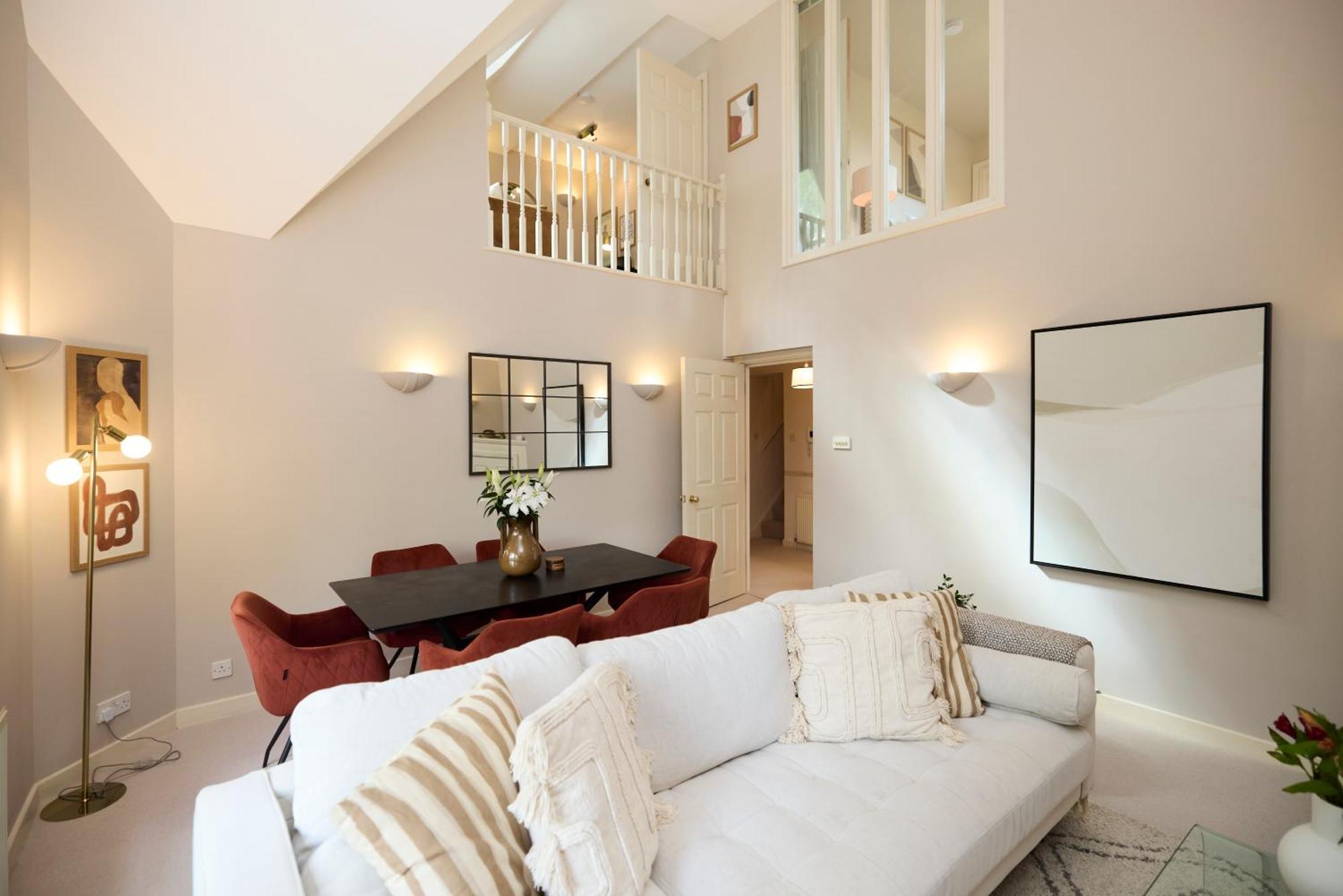 Chiswick Views & Space - Elegant 3bdr Duplex With Parking