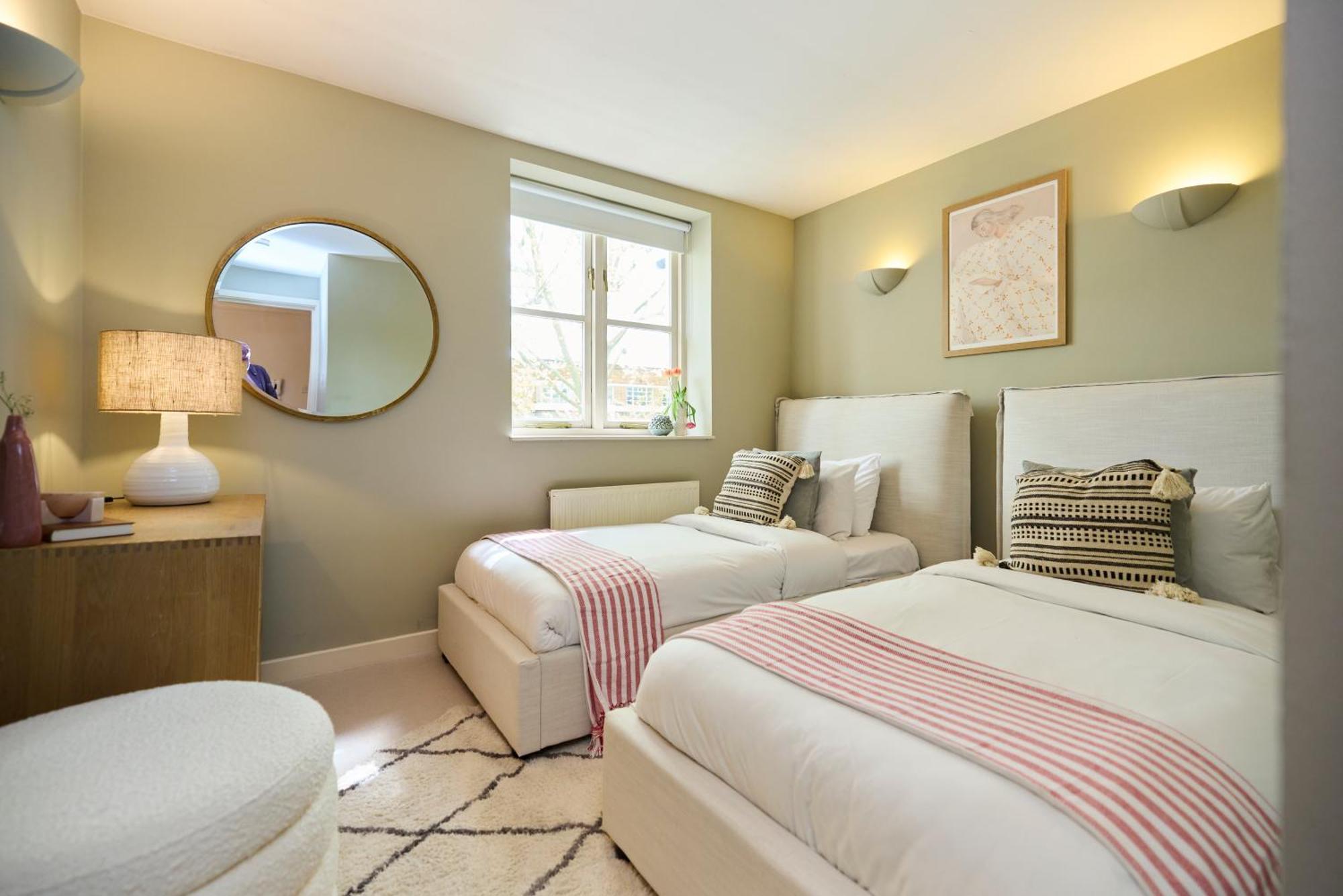 Chiswick Views & Space - Elegant 3bdr Duplex With Parking *