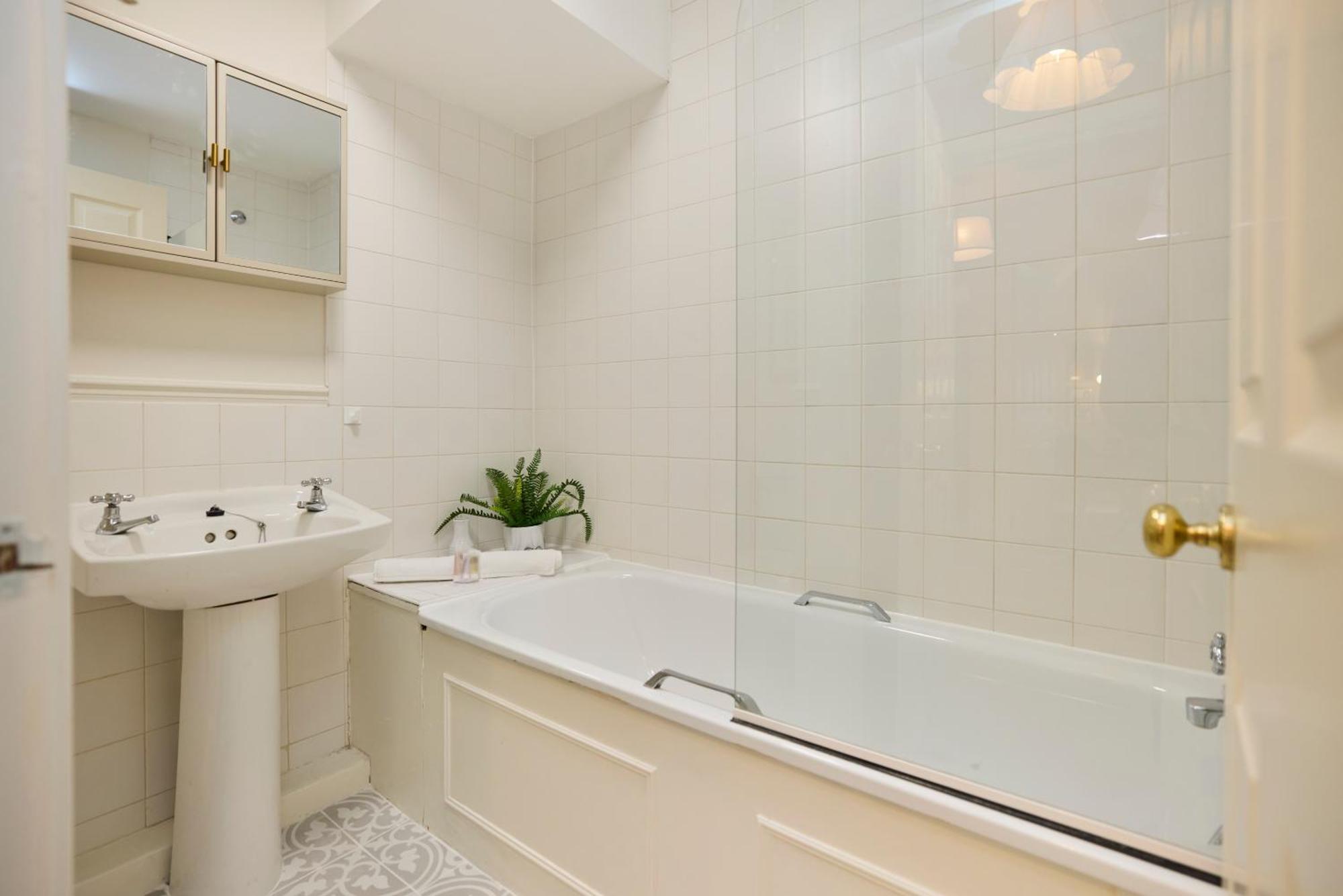 Apartamento Chiswick Views & Space - Elegant 3bdr Duplex With Parking