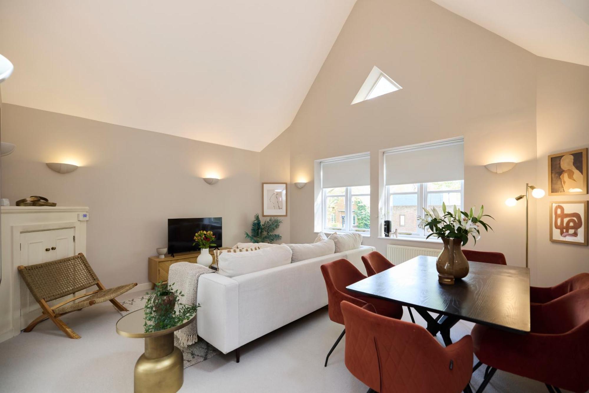 Chiswick Views & Space - Elegant 3bdr Duplex With Parking